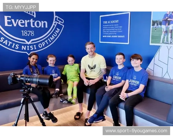 埃弗顿球迷组织开展慈善活动获好评，埃弗顿小球迷